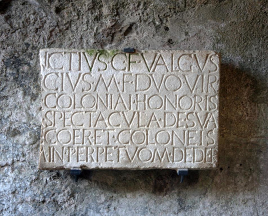 caius quinctius valgus plaque amphitheater pompeii 20oct17zac