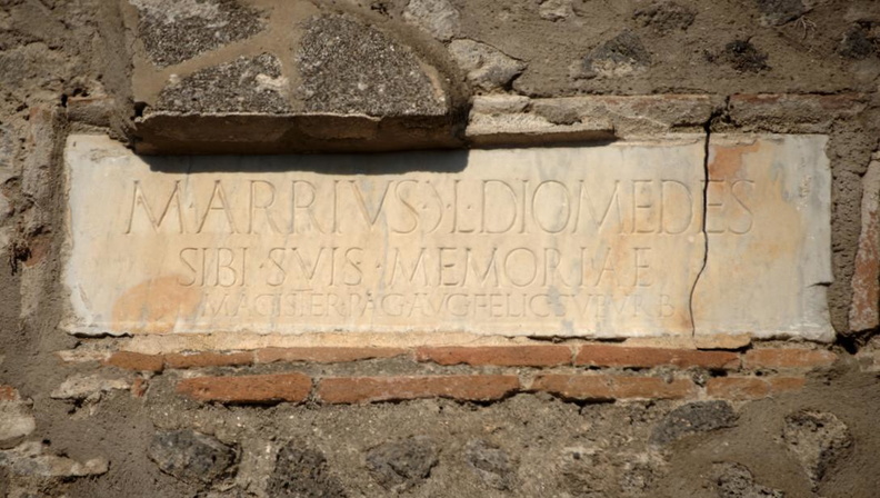 tomb_arrius_diomedes_pompeii_20oct17zac.jpg