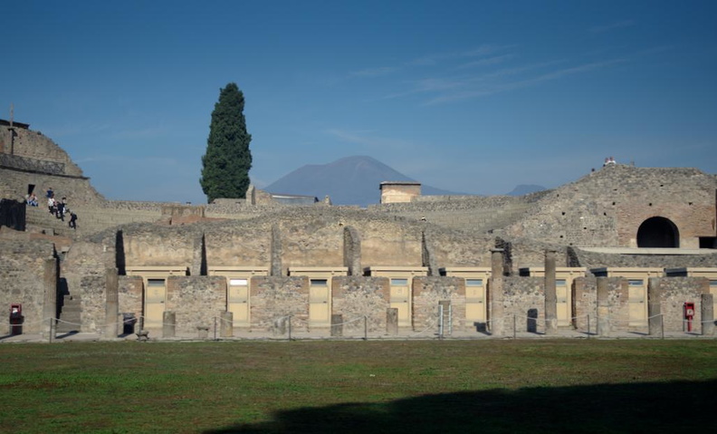 vesuvius_quadriportico_dei_teatri_pompeii_20oct17zabc.jpg