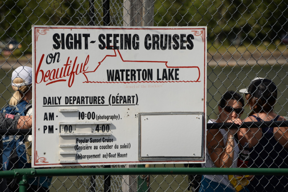 cruise on waterton lake 1sep19a