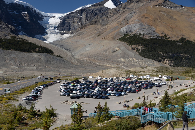 parking_lot_athabasca_glacier_3039_5sep19.jpg