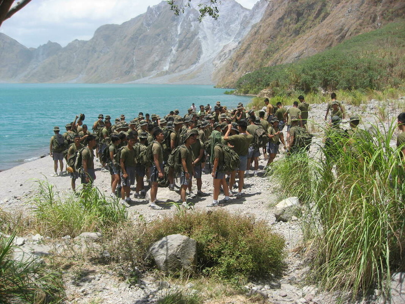 soldiers_mount_pinatubo_2278_13apr10.jpg