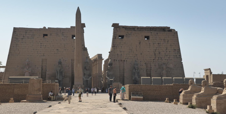 entrance luxor temple 9020 10nov23