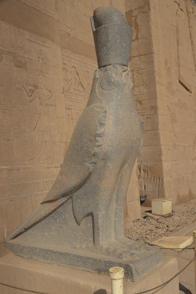 statue_of_horus_temple_of_edfu_8399_7nov23za.jpg