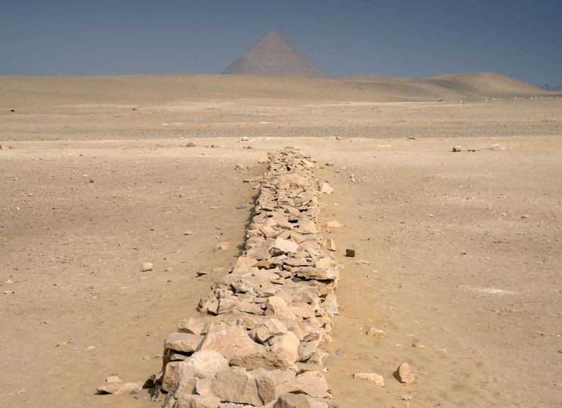 21_red_pyramid_from_bent_pyramid_along_roman_wall_dahshur_saqqara_7568_2nov23zac.jpg