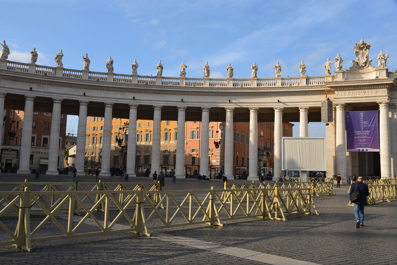 vatican_square_columns_30oct17a.jpg