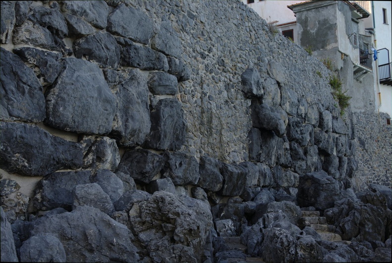 monolithic_walls_cefalu_10oct17b.jpg