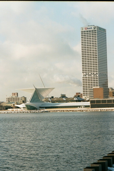 milwaukee_lakefront_007_4a_7jan02a.jpg
