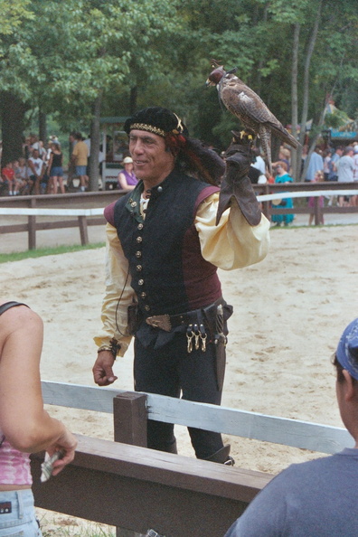 falconer_bristol_renaissance_fair_017_14a_5aug03b.jpg