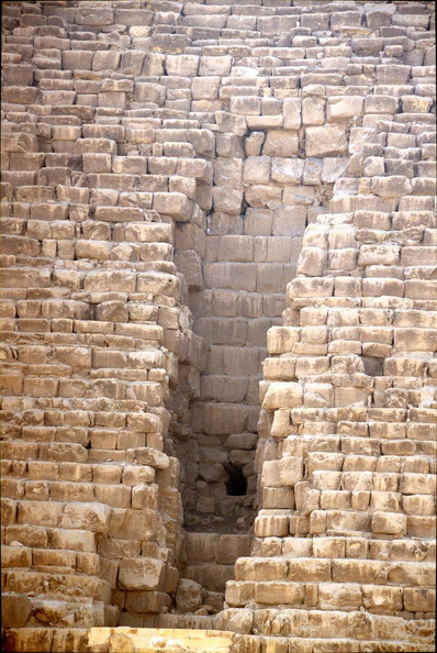 gash_done_in_ad_1196_due_to_al-aziz_uthman_pryamid_of_menkaure_giza_7419_1nov23zac.jpg