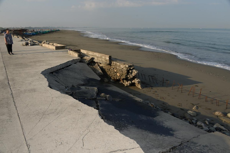 concrete_sidewalk_bonuan_tondaligan_1385_8feb24.jpg