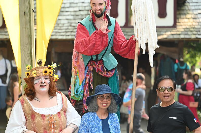 actors_bessie_joe_rennaisance_fair_bristol_3936_2aug25.jpg